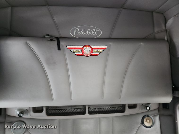 image for item KT9471 2005 Peterbilt 387  semi truck