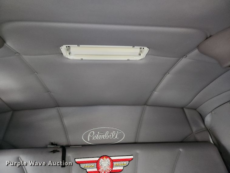 image for item KT9471 2005 Peterbilt 387  semi truck