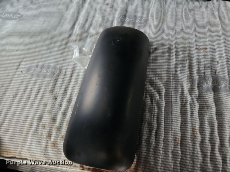 image for item KT9471 2005 Peterbilt 387  semi truck