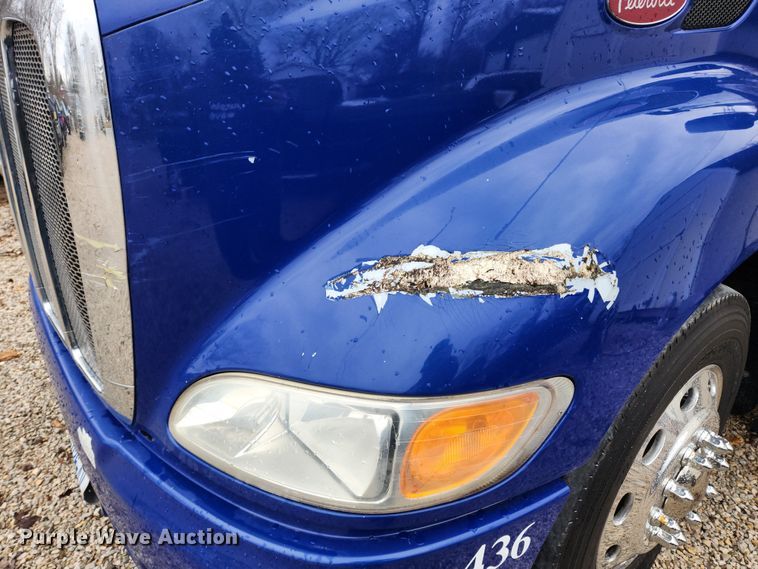 image for item KT9471 2005 Peterbilt 387  semi truck