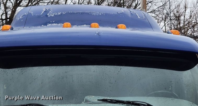 image for item KT9471 2005 Peterbilt 387  semi truck