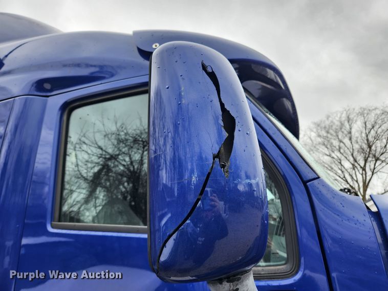 image for item KT9471 2005 Peterbilt 387  semi truck