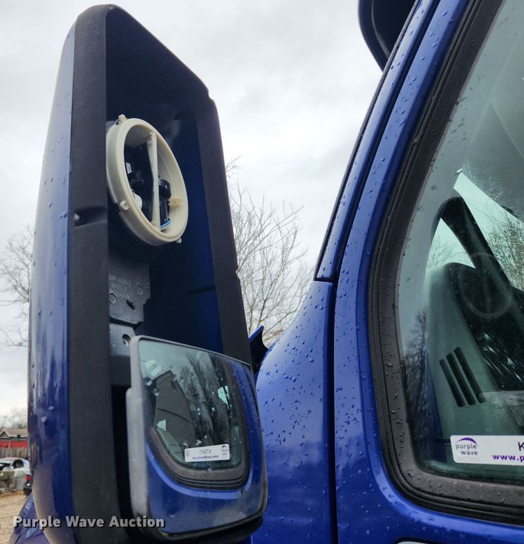 image for item KT9471 2005 Peterbilt 387  semi truck