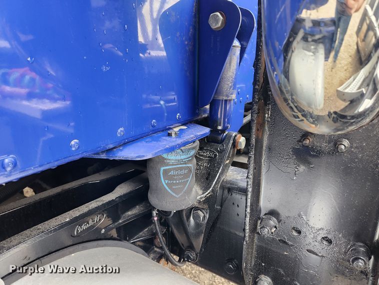 image for item KT9471 2005 Peterbilt 387  semi truck