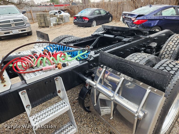 image for item KT9471 2005 Peterbilt 387  semi truck