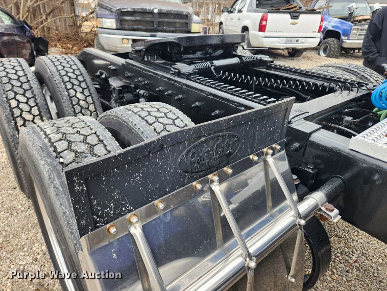 image for item KT9471 2005 Peterbilt 387  semi truck