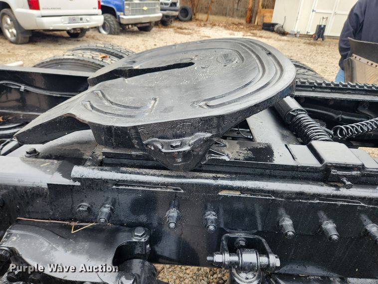 image for item KT9471 2005 Peterbilt 387  semi truck