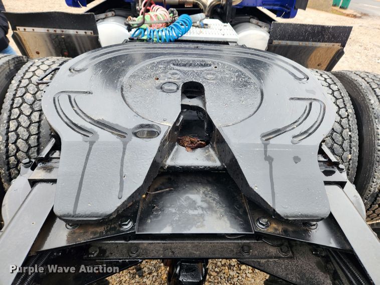 image for item KT9471 2005 Peterbilt 387  semi truck