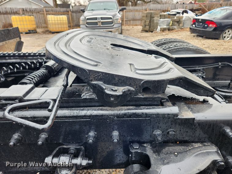 image for item KT9471 2005 Peterbilt 387  semi truck