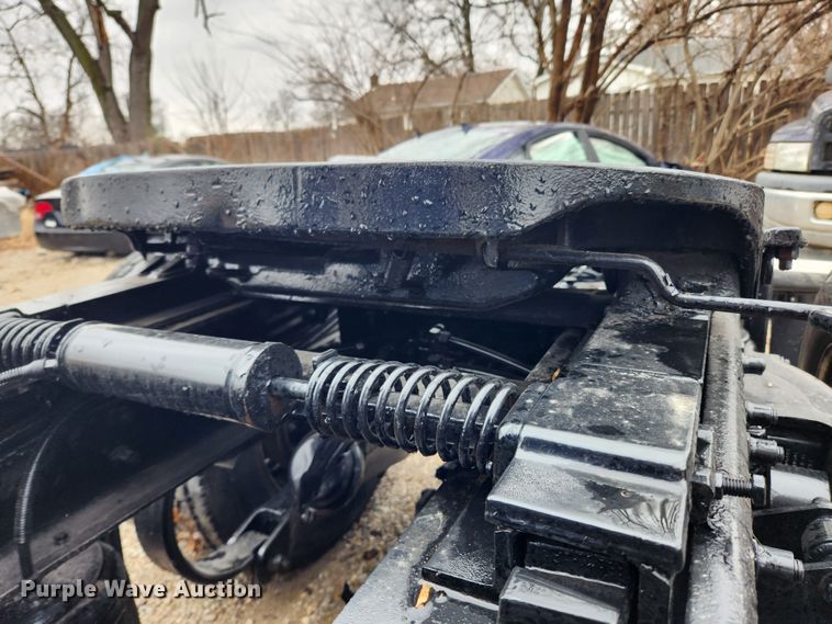 image for item KT9471 2005 Peterbilt 387  semi truck