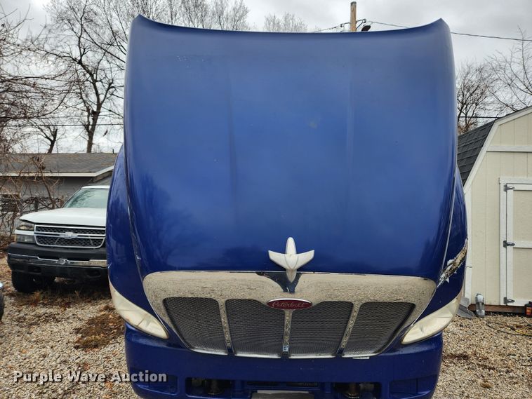 image for item KT9471 2005 Peterbilt 387  semi truck