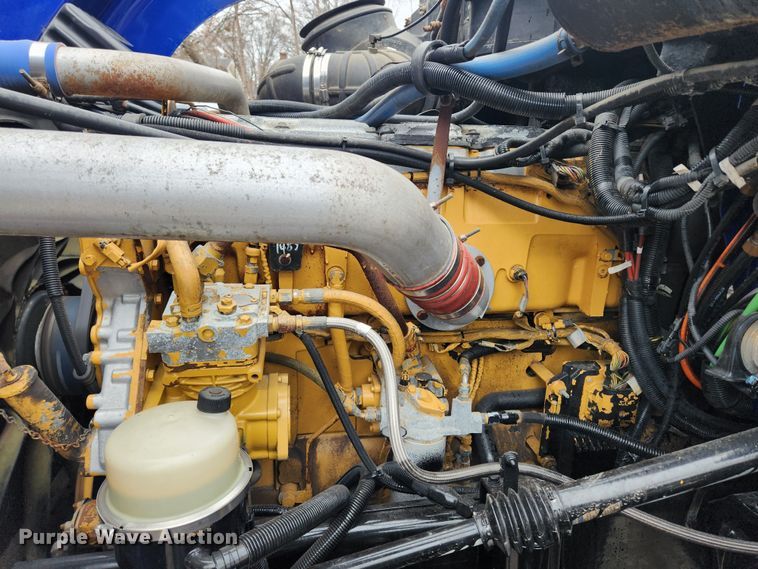 image for item KT9471 2005 Peterbilt 387  semi truck