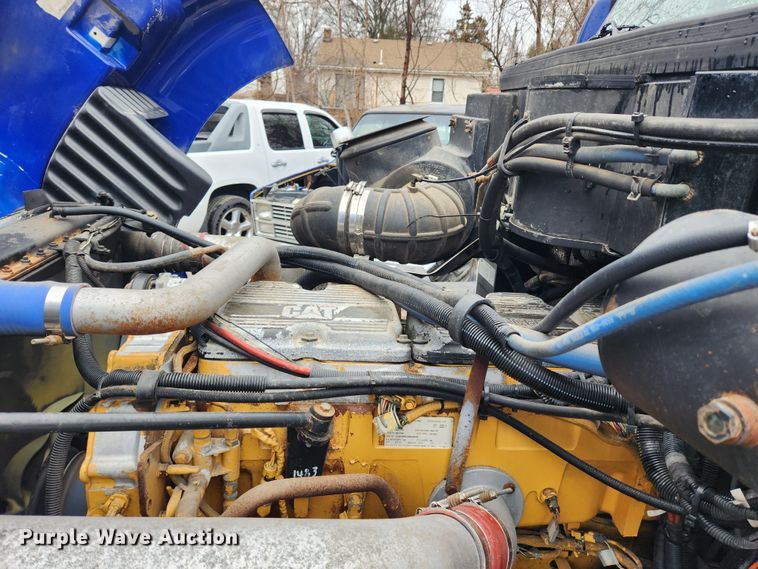 image for item KT9471 2005 Peterbilt 387  semi truck