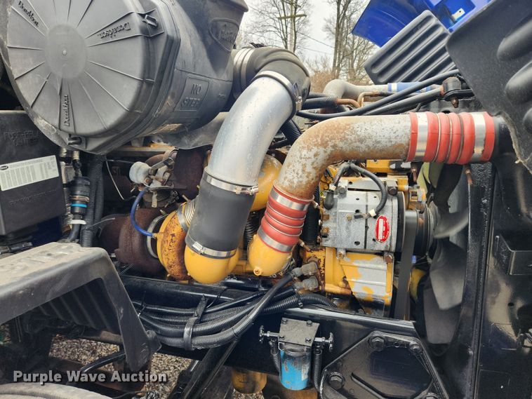 image for item KT9471 2005 Peterbilt 387  semi truck