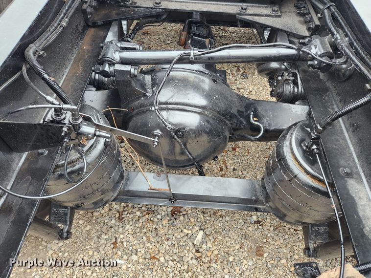 image for item KT9471 2005 Peterbilt 387  semi truck