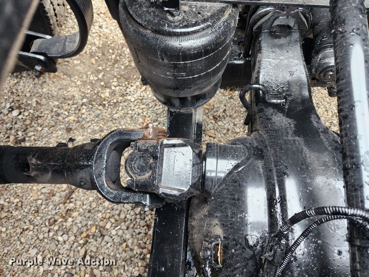 image for item KT9471 2005 Peterbilt 387  semi truck