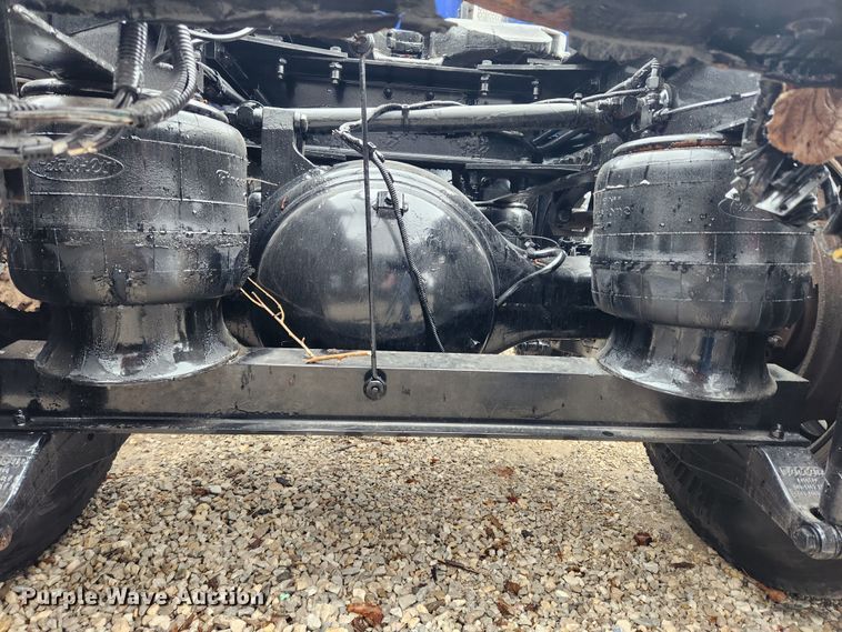 image for item KT9471 2005 Peterbilt 387  semi truck