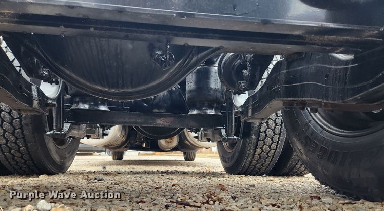 image for item KT9471 2005 Peterbilt 387  semi truck