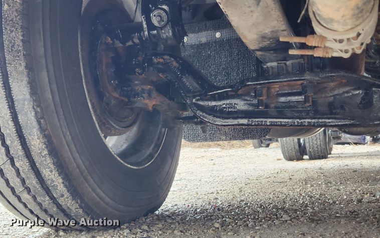 image for item KT9471 2005 Peterbilt 387  semi truck