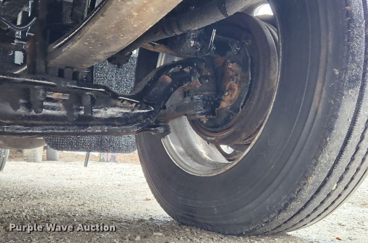 image for item KT9471 2005 Peterbilt 387  semi truck