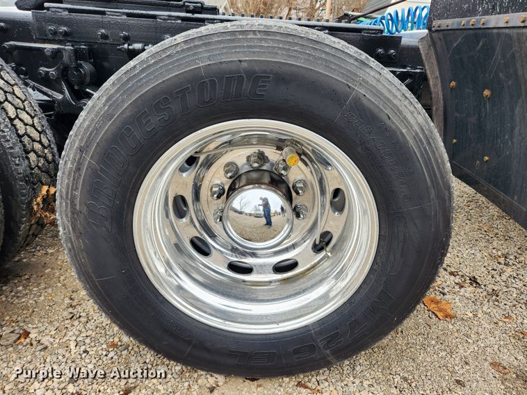 image for item KT9471 2005 Peterbilt 387  semi truck