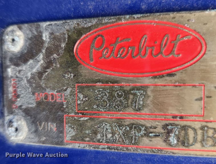 image for item KT9471 2005 Peterbilt 387  semi truck