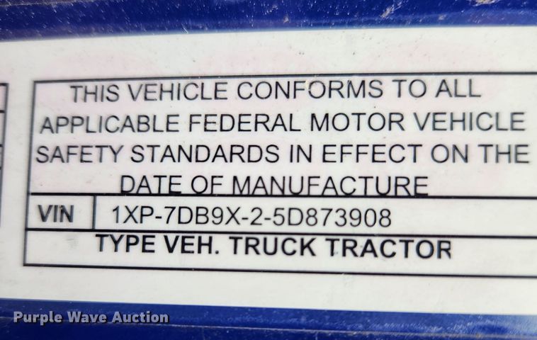 image for item KT9471 2005 Peterbilt 387  semi truck