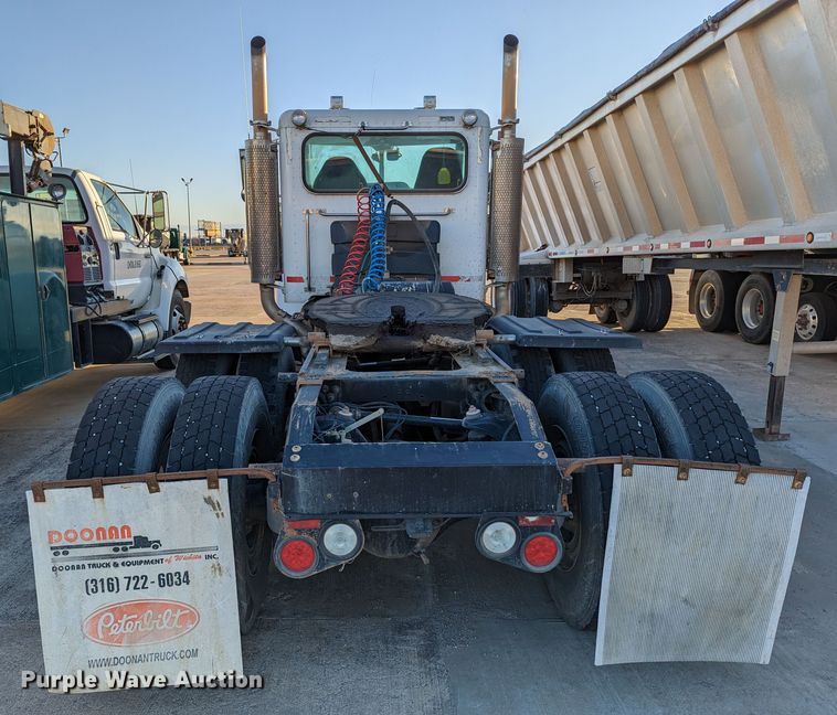 image for item LK9463 2007 Peterbilt 379  semi truck