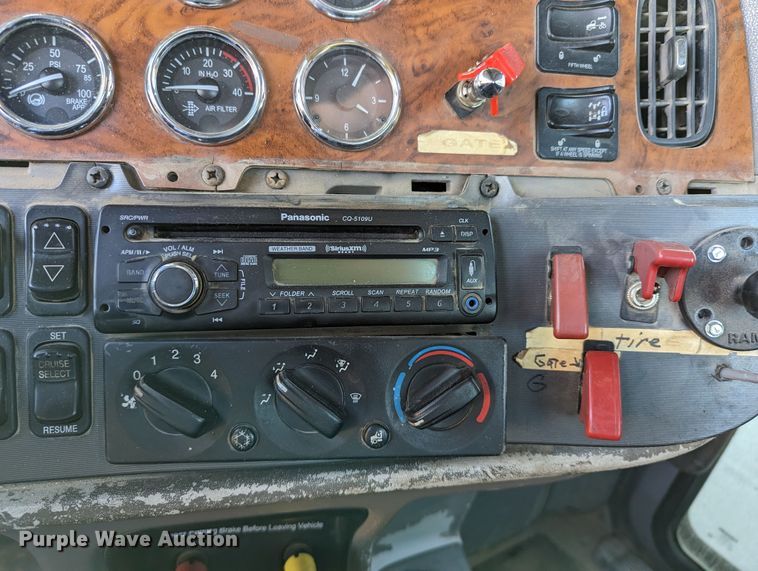 image for item LK9463 2007 Peterbilt 379  semi truck