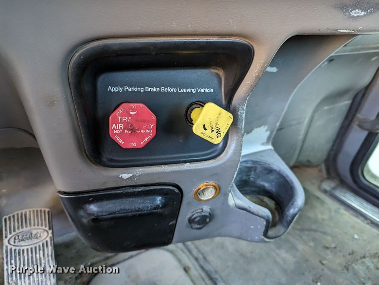 image for item LK9463 2007 Peterbilt 379  semi truck