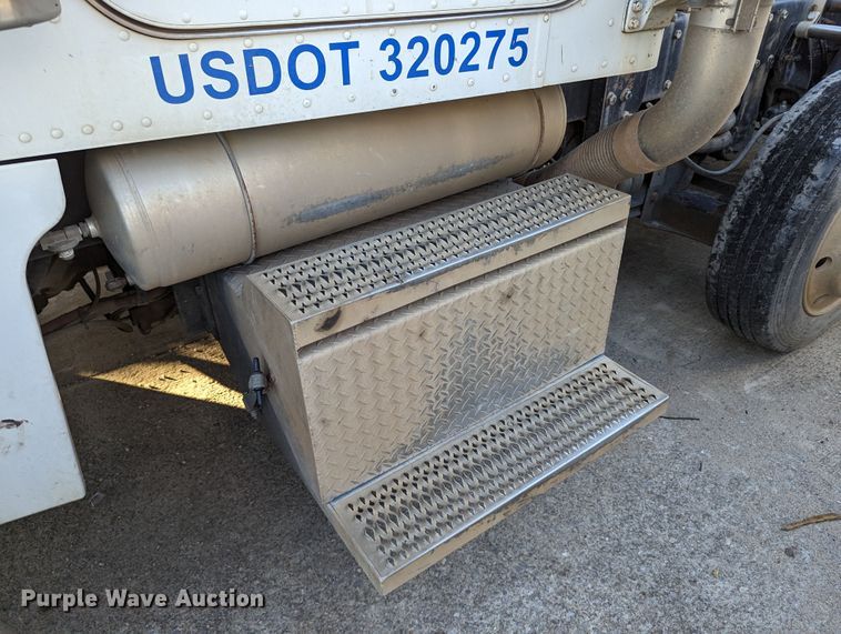 image for item LK9463 2007 Peterbilt 379  semi truck