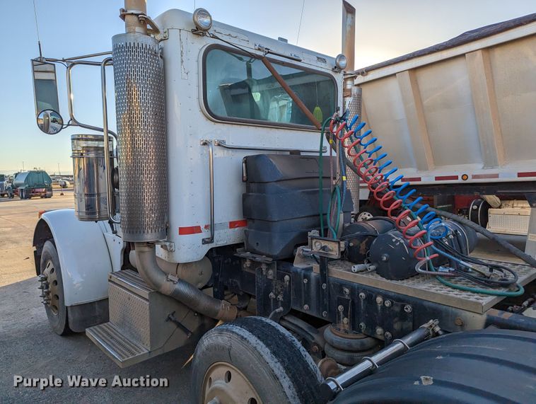 image for item LK9463 2007 Peterbilt 379  semi truck
