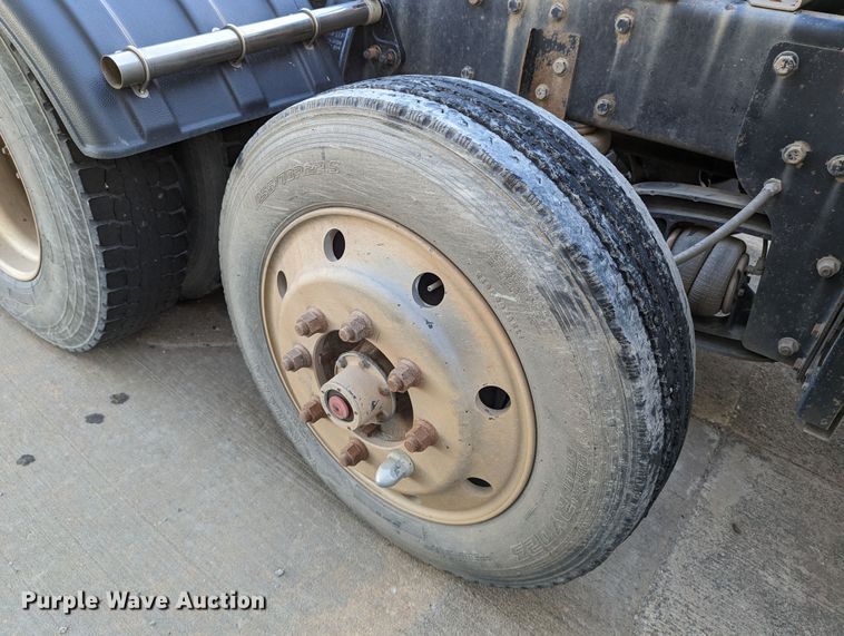 image for item LK9463 2007 Peterbilt 379  semi truck