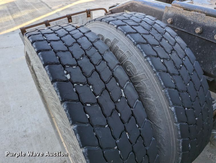 image for item LK9463 2007 Peterbilt 379  semi truck