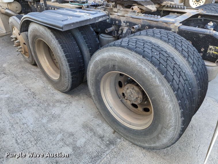 image for item LK9463 2007 Peterbilt 379  semi truck