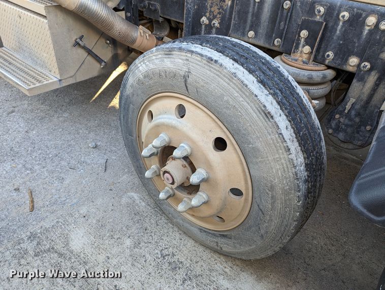 image for item LK9463 2007 Peterbilt 379  semi truck