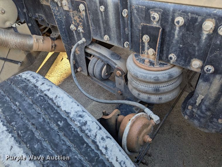 image for item LK9463 2007 Peterbilt 379  semi truck