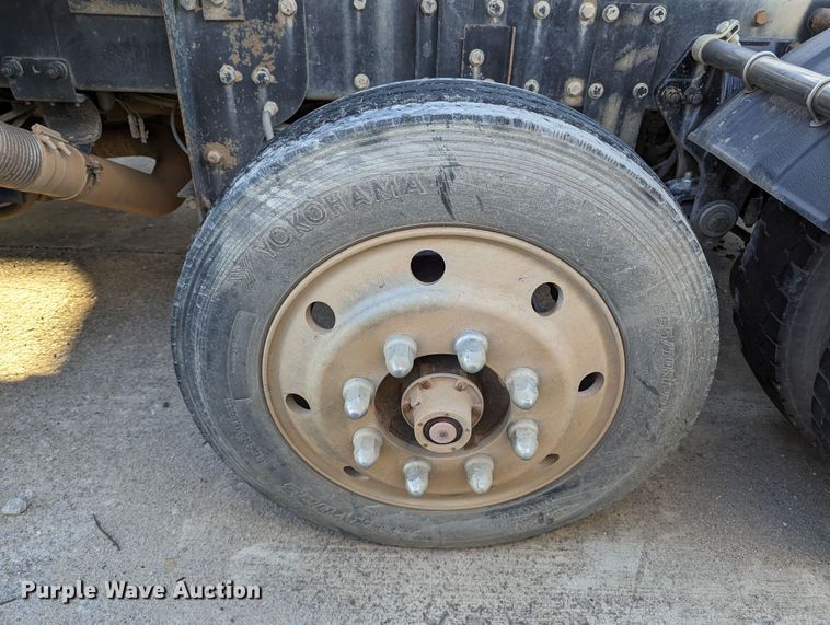 image for item LK9463 2007 Peterbilt 379  semi truck