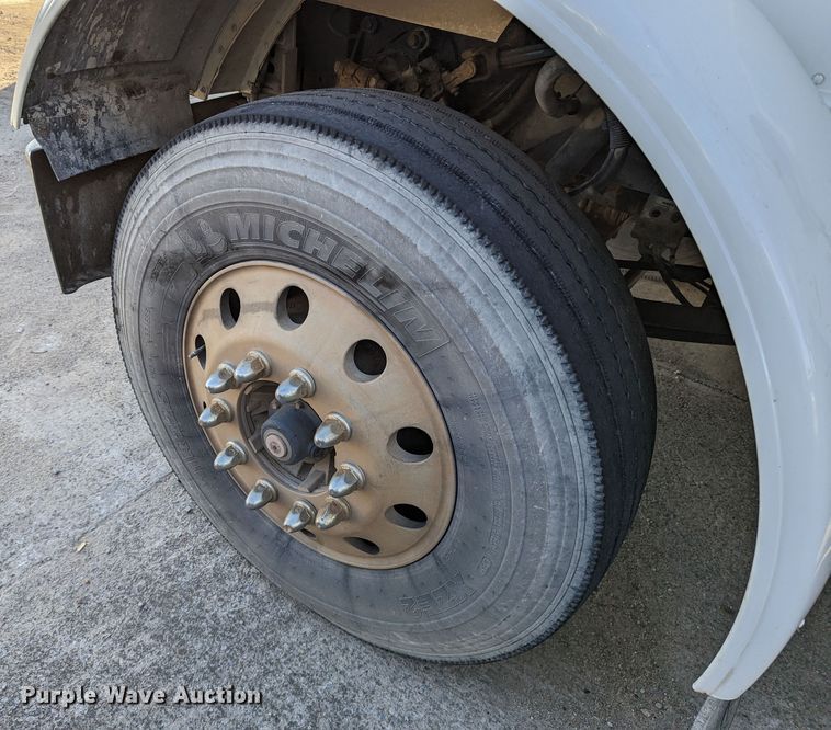 image for item LK9463 2007 Peterbilt 379  semi truck