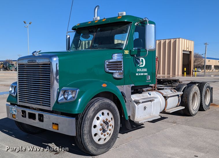 image for item LK9466 2014 Freightliner Coronado SD  semi truck