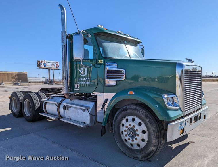 image for item LK9466 2014 Freightliner Coronado SD  semi truck