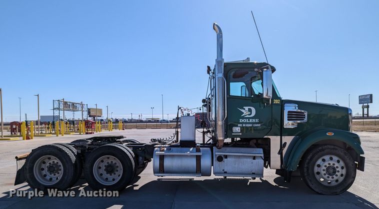 image for item LK9466 2014 Freightliner Coronado SD  semi truck