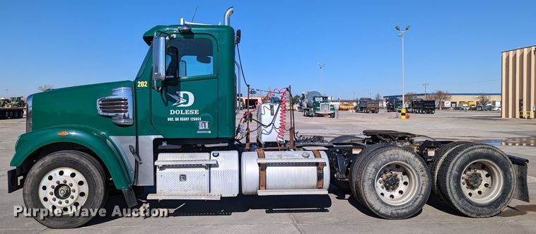 image for item LK9466 2014 Freightliner Coronado SD  semi truck