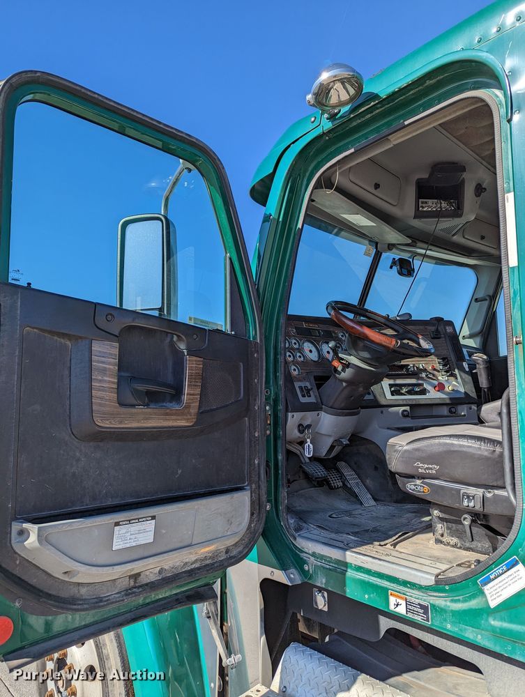 image for item LK9466 2014 Freightliner Coronado SD  semi truck