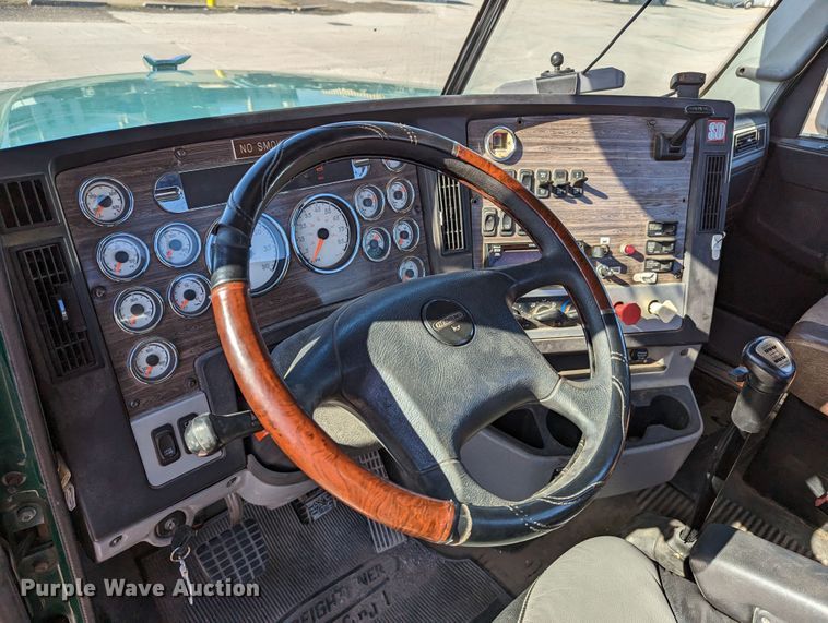 image for item LK9466 2014 Freightliner Coronado SD  semi truck