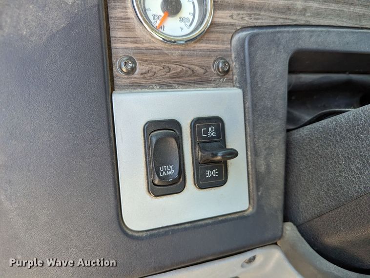 image for item LK9466 2014 Freightliner Coronado SD  semi truck