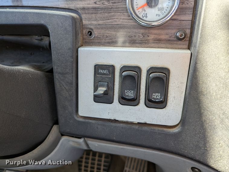 image for item LK9466 2014 Freightliner Coronado SD  semi truck