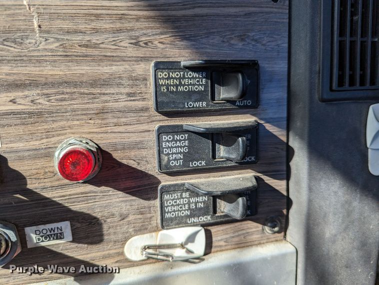 image for item LK9466 2014 Freightliner Coronado SD  semi truck