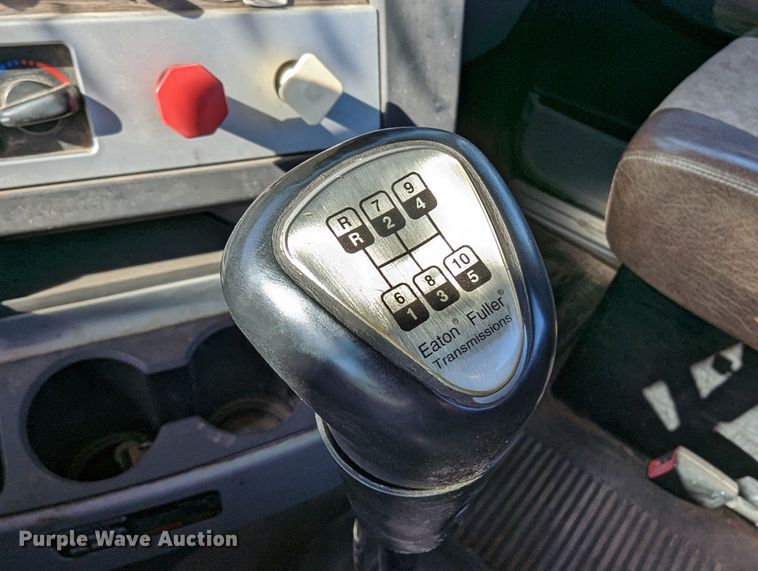 image for item LK9466 2014 Freightliner Coronado SD  semi truck