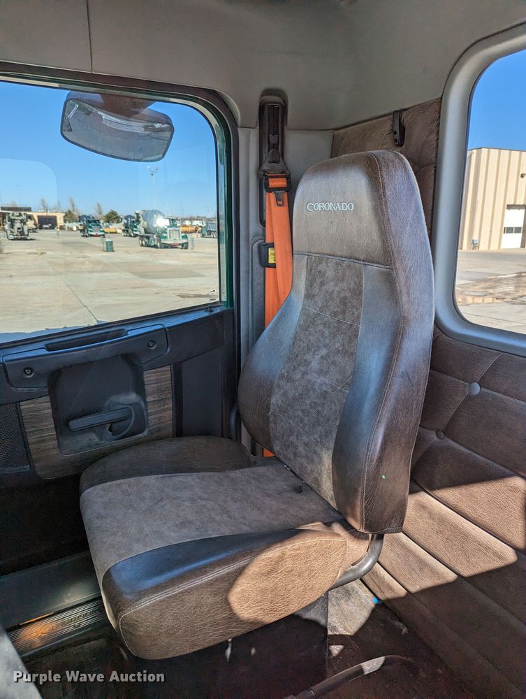 image for item LK9466 2014 Freightliner Coronado SD  semi truck